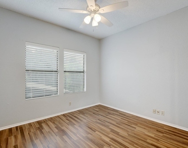 2804 Rio Grande St - Photo Thumbnail 15