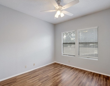 2804 Rio Grande St - Photo Thumbnail 11