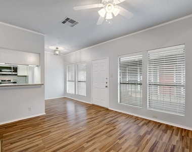 2804 Rio Grande St - Photo Thumbnail 6