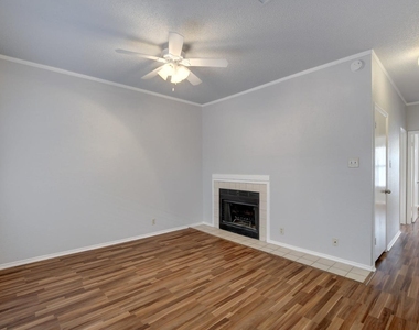 2804 Rio Grande St - Photo Thumbnail 4