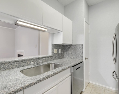 2804 Rio Grande St - Photo Thumbnail 10