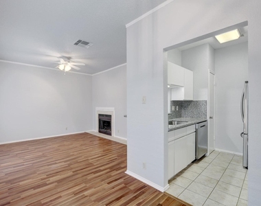 2804 Rio Grande St - Photo Thumbnail 5