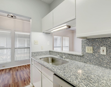 2804 Rio Grande St - Photo Thumbnail 8