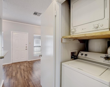 2804 Rio Grande St - Photo Thumbnail 18