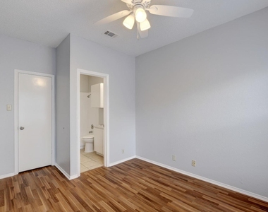 2804 Rio Grande St - Photo Thumbnail 12