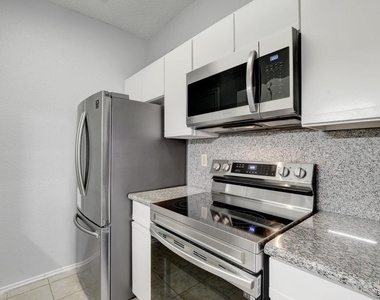 2804 Rio Grande St - Photo Thumbnail 7