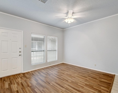 2804 Rio Grande St - Photo Thumbnail 14