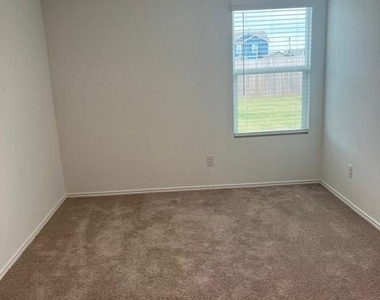2215 Cyclone Dr - Photo Thumbnail 8