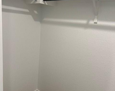 2215 Cyclone Dr - Photo Thumbnail 9