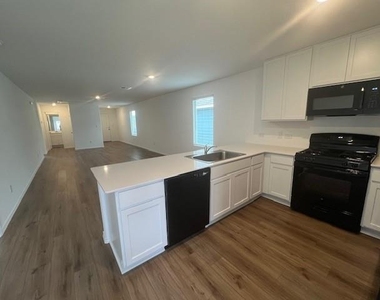 2215 Cyclone Dr - Photo Thumbnail 4