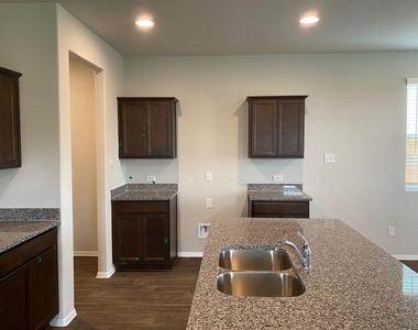 145 Free Stone Dr - Photo Thumbnail 8