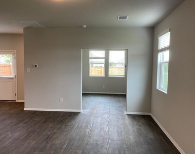 145 Free Stone Dr - Photo Thumbnail 12