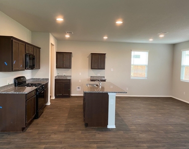 145 Free Stone Dr - Photo Thumbnail 9