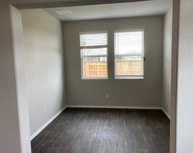 145 Free Stone Dr - Photo Thumbnail 17