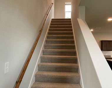 145 Free Stone Dr - Photo Thumbnail 13