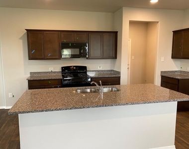 145 Free Stone Dr - Photo Thumbnail 10