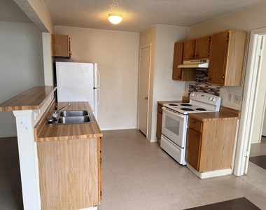 817 Lloyd Ln - Photo Thumbnail 3