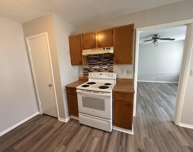 817 Lloyd Ln - Photo Thumbnail 3