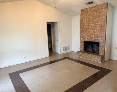 817 Lloyd Ln - Photo Thumbnail 1