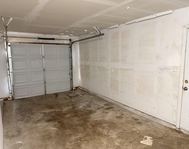 817 Lloyd Ln - Photo Thumbnail 12