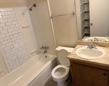 817 Lloyd Ln - Photo Thumbnail 8