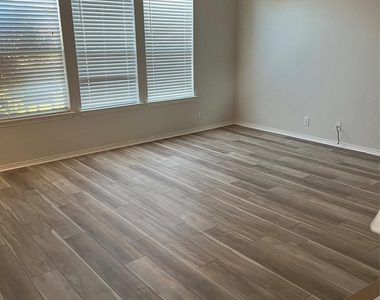 214 Winter St - Photo Thumbnail 1