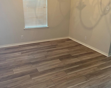 214 Winter St - Photo Thumbnail 2