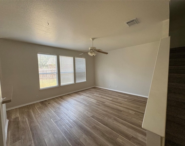 214 Winter St - Photo Thumbnail 5