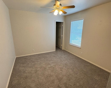 214 Winter St - Photo Thumbnail 11