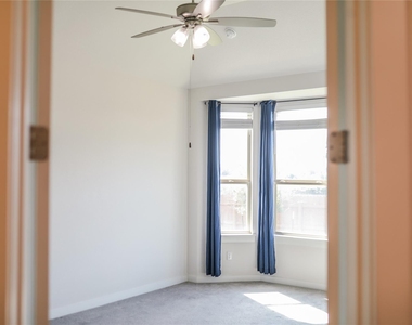 112 Rosebush Dr - Photo Thumbnail 14