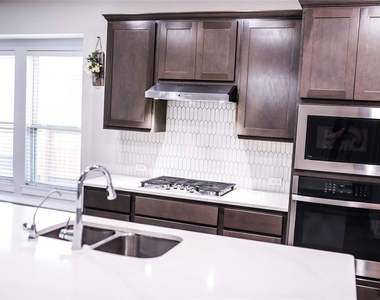 112 Rosebush Dr - Photo Thumbnail 7