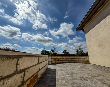 112 Rosebush Dr - Photo Thumbnail 33