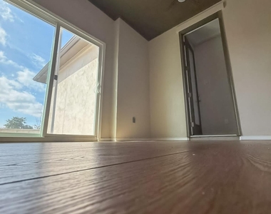 112 Rosebush Dr - Photo Thumbnail 11