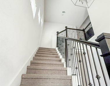 112 Rosebush Dr - Photo Thumbnail 9