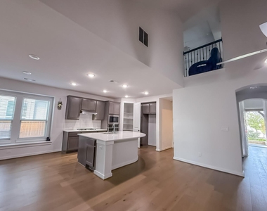 112 Rosebush Dr - Photo Thumbnail 2