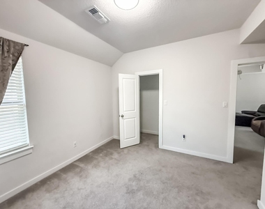112 Rosebush Dr - Photo Thumbnail 24
