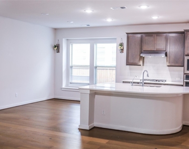112 Rosebush Dr - Photo Thumbnail 8