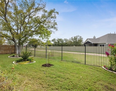 242 Krupp Ave - Photo Thumbnail 10