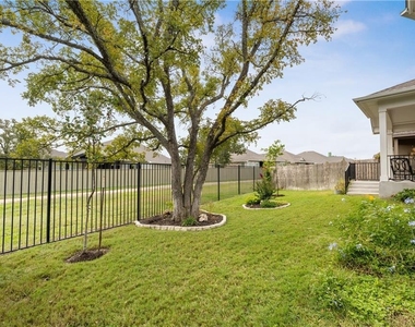 242 Krupp Ave - Photo Thumbnail 2