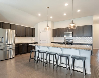 242 Krupp Ave - Photo Thumbnail 15