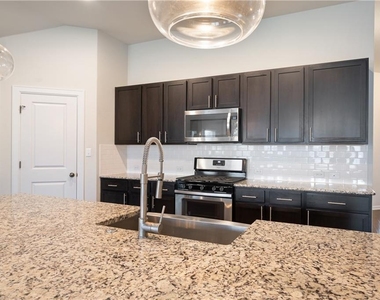 242 Krupp Ave - Photo Thumbnail 17