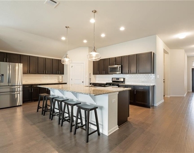 242 Krupp Ave - Photo Thumbnail 14