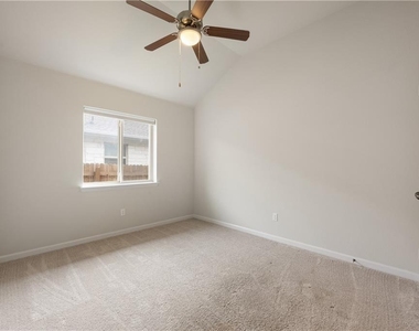 242 Krupp Ave - Photo Thumbnail 12