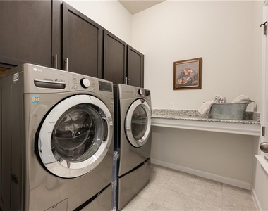 242 Krupp Ave - Photo Thumbnail 19