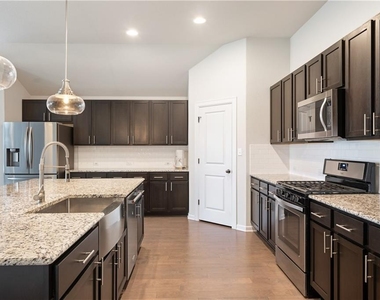 242 Krupp Ave - Photo Thumbnail 18