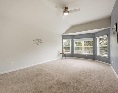 242 Krupp Ave - Photo Thumbnail 23