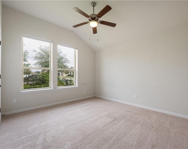 242 Krupp Ave - Photo Thumbnail 13