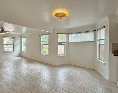 6915 Villita Avenida St - Photo Thumbnail 4