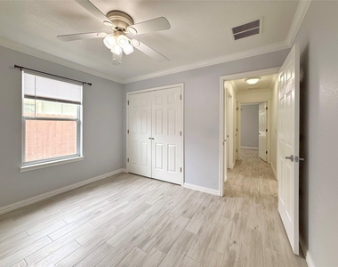 6915 Villita Avenida St - Photo Thumbnail 13