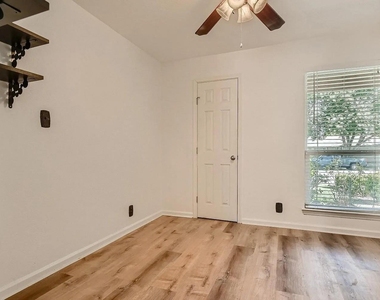 1306 Wayne Dr - Photo Thumbnail 6